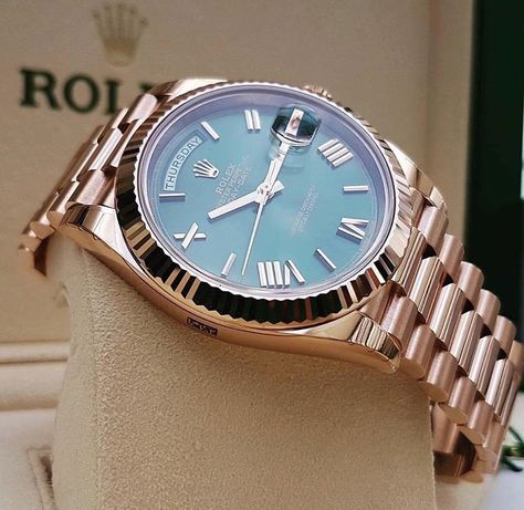 Rollie Polly Rolex #Watches Rocky Handsome, Swiss Army Watches, Gold Rolex, Expensive Watches, Invicta Watches, Watch Lover, Girls Watches, Rolex Watch, Seiko Watches