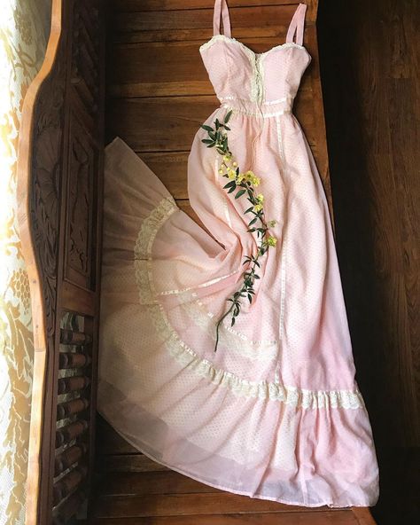 70s Prairie Dress, Prairie Dresses, Art Outfits, 1970s Dresses, Inspired Dress, Country Girls, Feminine Style, Sundress, Pink Dress