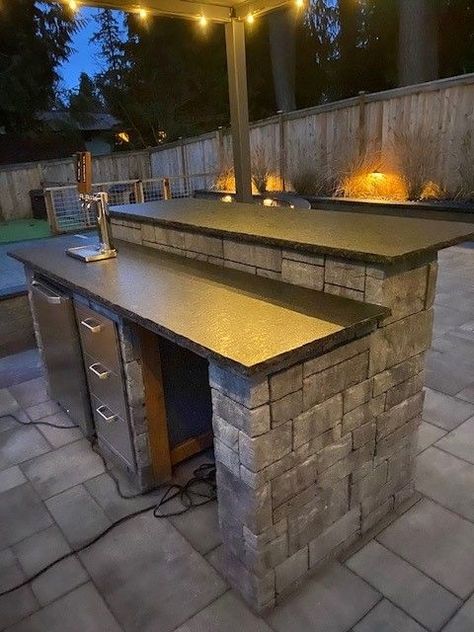 Bbq Island Countertop Ideas, Outdoor Patio Counter Ideas, Farmhouse Outdoor Kitchen Ideas, Outdoor Kitchen Backsplash, Backyard Bbq Ideas, Bbq Ideas Backyard, Trailer Deck, Patio Bars, Bbq Gazebo