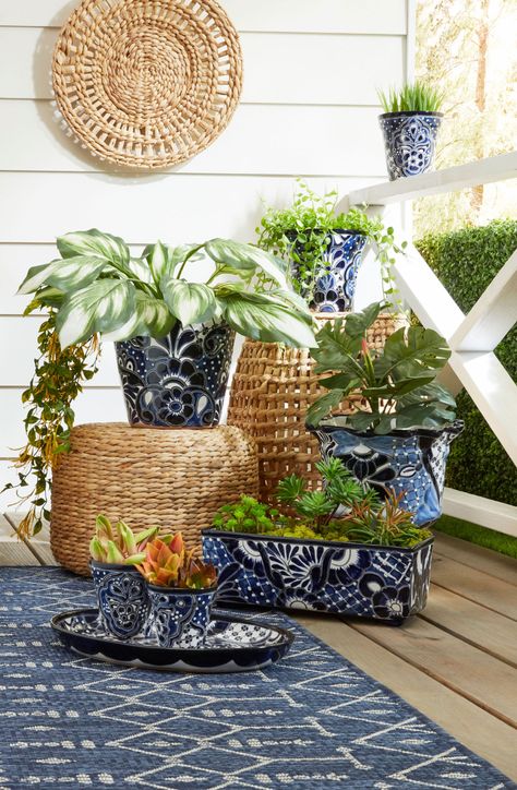 Talavera Style Home, Talavera Outdoor Decor, Mexican Backyard Decor, Talavera Pottery Garden Patio, Mexican Style Patio Ideas, Mexican Coastal Decor, Talavera Home Decor, Mexican Outdoor Decor Patio, Boho Mexican Decor