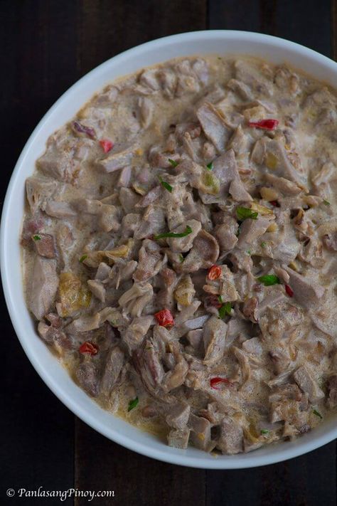 This is an Easy Ginataang langka with Pork Recipe using minimal ingredients. I recommend this to everyone, most especially to beginners and to those who are thinking of trying to cook for the first time. Ginataang Alimango, Vleis Geregte, Pilipino Recipe, Phillipino Food, Pinoy Recipe, Philippine Cuisine, Asian Dish, Pinoy Foods, Pork Hock