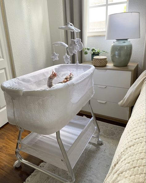 Bassinet Set Up In Parents Room, Bassinet In Bedroom, Basinette In Bedroom, Bassinet In Parents Room, Baby Boy Bassinet, Julia Wolf, White Bassinet, Best Bassinet, Newborn Bassinet