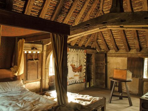 A bedroom in the 15th century Bayleat Farmhouse at the Wea… | Flickr - Photo Sharing! Medieval Bedroom, Wattle And Daub, Medieval Furniture, Luxury Bedroom Furniture, Medieval Houses, Hakone, Up House, Elegant Home Decor, Elegant Homes