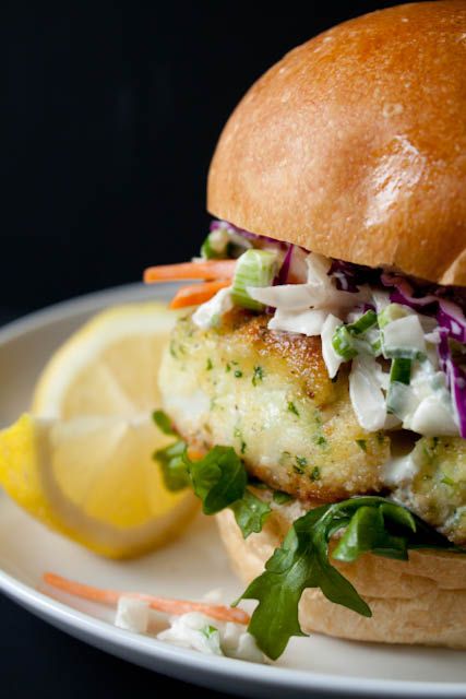 Lighter Fried Fish Sandwich Recipe with Creamy Coleslaw - a healthy makeover of the iconic Filet o Fish for only 390 calories! Fried Fish Sandwich, Fish Sandwich Recipes, Creamy Coleslaw, Fish Sandwich, Sandwiches And Wraps, Baked Fish, Burgers Sandwiches, Healthy Lunch Recipes, Wrap Sandwiches