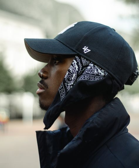 Durag Fashion Men, Bandana With Hat, Durag Styles Men, Head Scarf Styles Men, Hat Model Photography, Fitted Hats Outfit Men, Bandana On Head, Bandana Styling, Durag Men