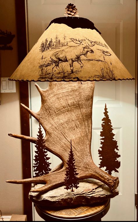 Antler Lamp Diy, Moose Decor Rustic, Antler Home Decor Ideas, Moose Horn Decor, Moose Antler Art, Moose Antler Decor, Moose Horns, Antler Lamps, Deer Mount Decor