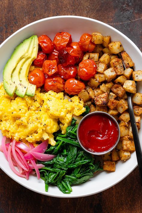 Breakfast Scramble Bowl, Scramble Bowl, Breakfast Scramble, Veggie Breakfast, Healthy Breakfast Bowls, Roasted Cherry Tomatoes, Boiled Egg, Vegetarian Breakfast, Savory Breakfast