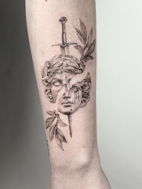 Italian Statue Tattoo, Jesus Face Tattoo Design, Japanese Warrior Tattoo Design, Statue Tattoo Ideas, Roman Mythology Tattoo, Jesus Face Tattoo, Tattoo Designs Taurus, Italian Tattoo Ideas, Zeus Tattoo Design