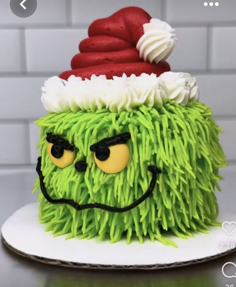 Grinch Cupcakes, Grinch Cake, Christmas Cookie Cake, Christmas Themed Cake, Chocolate Frosting Recipes, Holiday Cookies Christmas, Christmas Cake Designs, Xmas Cake, Winter Cake