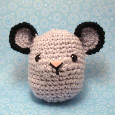 Amigurumi Chinchilla by ~amigurumikingdom on deviantART Crochet Chinchilla, Bag Craft, Crochet Mouse, Chinchillas, Hamsters, Rodents, Crochet Animals, Crochet Ideas, Guinea Pigs