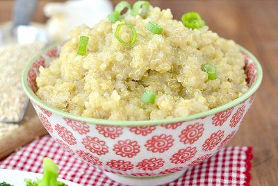 Creamy Parmesan-Garlic Quinoa Parmesan Quinoa, Garlic Quinoa, Gluten Free Sides Dishes, Iowa Girl Eats, Creamy Parmesan, Quinoa Recipes, Eat Clean, Quinoa Salad, How To Cook Quinoa