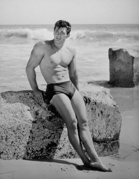 Vintage Beefcake Model Beefcake Vintage, 50s Men, Vintage Guys, Photos Of Men, Hollywood Men, Farm Boys, Vintage Swim, Vintage Muscle, Vintage Swimwear