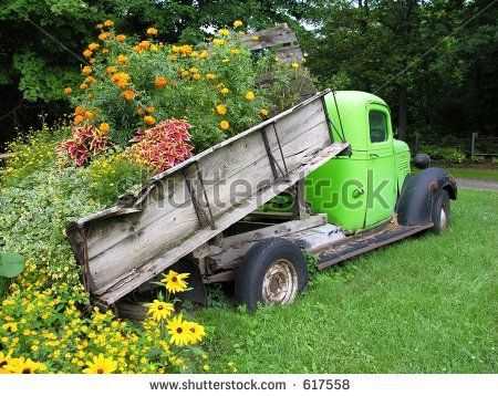 old truck flower beds | antique truck flower bed - Google Search Truck Flower Bed, Truck With Flowers, Flower Truck, Scenery Photos, Lawn Art, Old Truck, Old Pickup Trucks, Antique Trucks, Vintage Truck