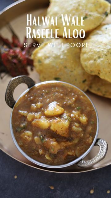 Aloo Poori Recipe, Make Tomato Paste, Green Cardamom, Aloo Recipes, Red Chilli Powder, Diwali Food, Potato Curry, Coriander Powder, Indian Food Recipes Vegetarian