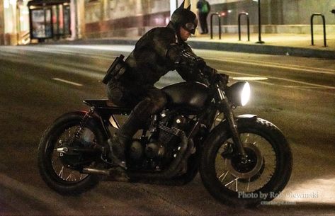 Batman Bike, Batman Gif, Batman Robert Pattinson, Bike Artwork, Robert Pattinson Movies, Batman Comic Wallpaper, The Batmobile, City Of Chicago, Stunt Bike