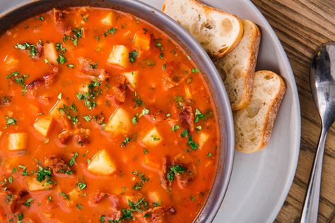 Manhattan Clam Chowder - Delish.com Manhattan Style, Manhattan Clam Chowder, Manhattan Recipe, Clam Chowder Recipe, Taiwanese Cuisine, Chowder Soup, Taiwan Food, Chowder Recipe, Clam Recipes