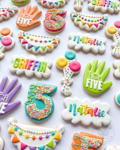 Busy B Bakehouse (new account) on Instagram: “High five! ✋ ⠀ Isn’t this the cutest party theme? This was such a fun and unique theme to work with! Thank you @millhouse_design for…” High Five Cake Ideas, Hi Five Party Ideas, Hi Five Birthday Cookies, Number 6 Cookies, High Five Birthday Cake, High Five Birthday Party Theme, High 5 Birthday Cake, Handful Birthday Party, Hi Five Birthday Cake