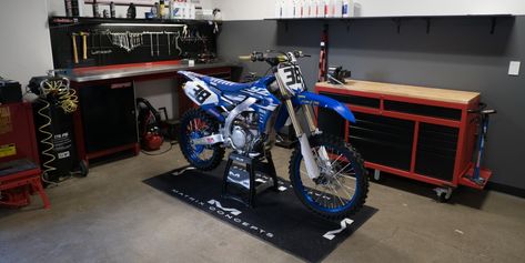 How To Set Up the Perfect Moto Garage | MotoSport Motocross Room, Dirt Bike Shop, Dirt Bike Room, Yamaha Motocross, Garage Design Interior, Garage Organisation, Nitro Circus, Garage Workshop Organization, Motorcross Bike