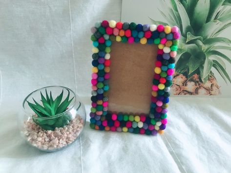 Pom Pom Picture Frame, Rainbow Pom Pom, 100 Day Of School Project, Pom Pom Crafts, Frame Ideas, Paper Crafts Diy Tutorials, Felt Ball, Art Workshop, Diy Tutorials