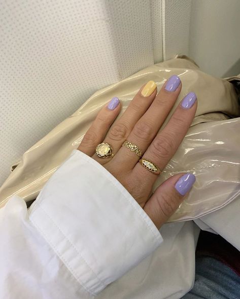 Lilac and Lemon Nails Pastel Color Nails, Winter Nails Acrylic, Smink Inspiration, Nail Art Trends, Nails 2020, Winter Nail Art, Trim Nails, Clean Nails, Winter Nail