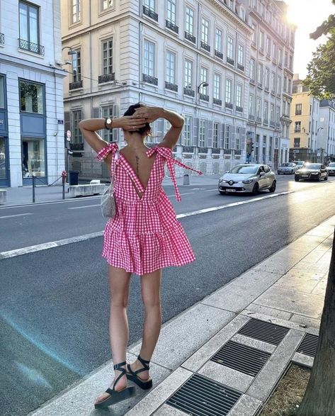 Stockholm Summer, Pink Summer Outfits, Elegant Evening Wear, Summer Outfits 2024, Looks Pinterest, Italy Outfits, Elegant Styles, Pink Summer, Casual Street Style