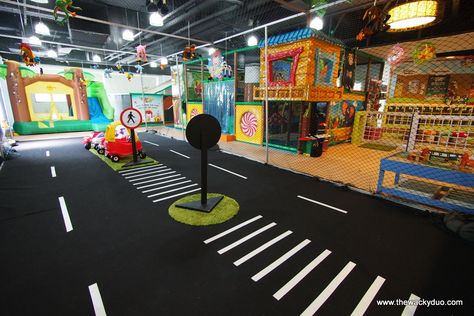 Toddler indoor race track Starting An Indoor Playground Business, Indoor Play Ground, Indoor Bounce House Business, Indoor Bounce House, Play Ground Indoor Design, Kids Indoor Playground Business, Party Rentals Business, Indoor Play Places, Indoor Play Centre