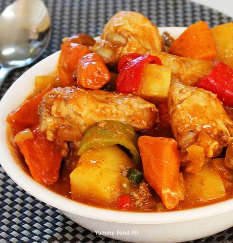 Chicken Filipino Recipe, Chicken Caldereta, Chicken Recipes Filipino, Caldereta Recipe, Grilled Skewers, Chicken Recipes Indian, Asian Chicken Recipes, Stew Chicken Recipe, Pan Fried Chicken