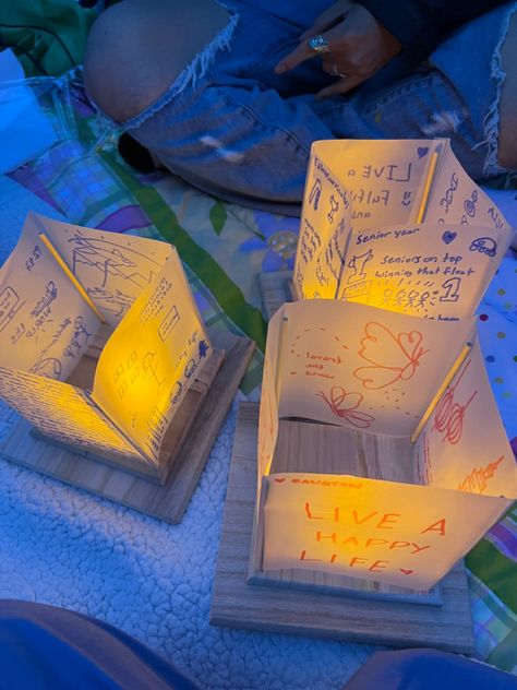 Water Lantern Design Ideas, Water Lantern Festival Decorating Ideas, Water Lantern Ideas, Floating Water Lanterns, Floating Lantern Festival, Lantern Fest, Water Lantern Festival, Lantern Aesthetic, Lantern Drawing