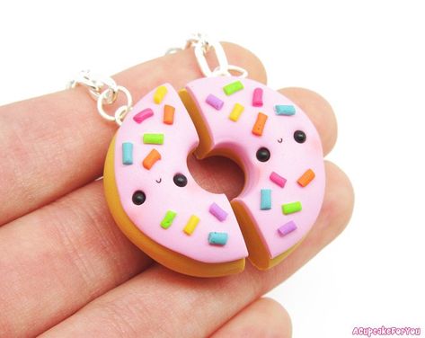 Kawaii polymer clay charms jewelry and por ACupcakeForYou en Etsy Bestie Keychains, Polymer Clay Donut, Clay Donut, Beth Riesgraf, Kawaii Donut, Best Friend Keychain, Fimo Kawaii, Friend Keychain, Crea Fimo