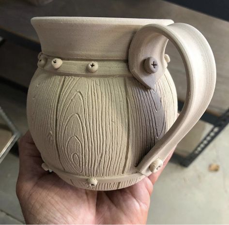 Clay Cup Ideas Mugs, Cool Ceramic Mug Handles, Cool Mug Handles Pottery, Ceramics Mugs Ideas, Coil Mug Ideas, Clay Handles For Mugs, Ceramic Mug Handles Ideas, Sculptural Mug, Ceramics Slab Ideas