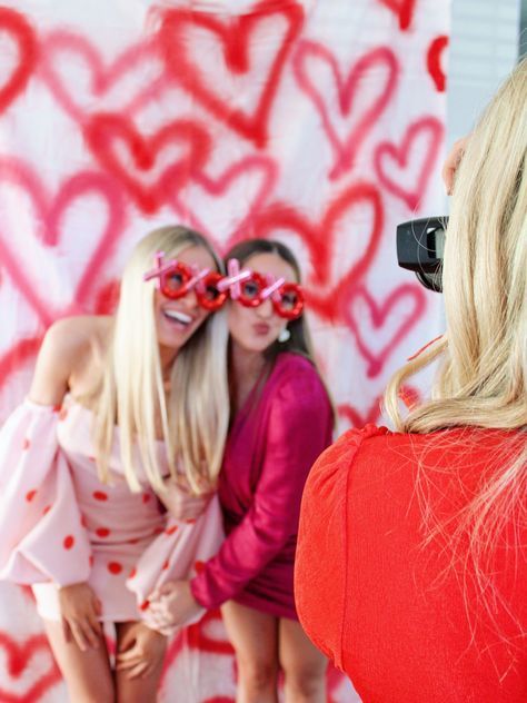 Valentines Photo Booth, Girlfriends Photoshoot, Valentine Backdrop, Valentines Party Decor, Valentine Photo Shoot, Party Photoshoot, Galentines Party, Valentines Day Photos, Valentine Photography