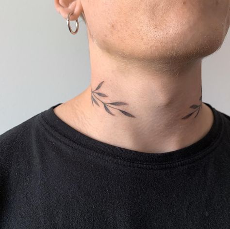 Laurel Tattoo, Collar Tattoo, Tattoo Neck, Tattoos Black, Throat Tattoo, Tattoo Minimal, Hand Poked Tattoo, Arm Band Tattoo, Tattoo Style Drawings