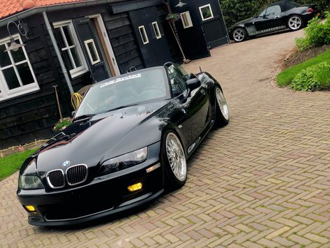 Bmw z3 stanced Bmw Z3 Tuning, Bmw Convertible, How To Garden, Red Sports Car, Custom Bmw, Bmw Classic Cars, Custom Cafe Racer, Bmw Alpina, Bmw F10