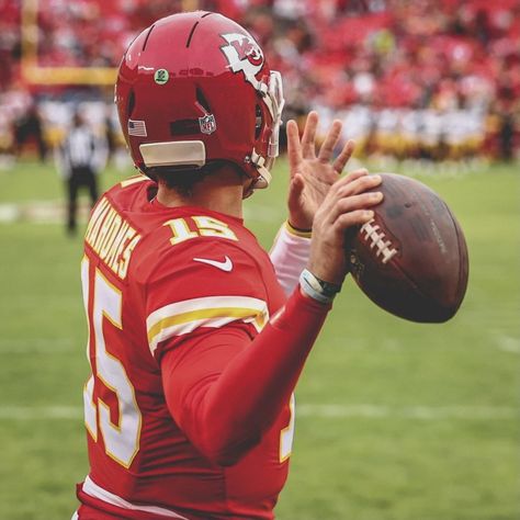 Patrick Mahomes Aesthetic, Chiefs Aesthetic, Patty Mahomes, Cold Photos, Kc Cheifs, Pat Mahomes, Chiefs Wallpaper, God Of Football, Nfl Chiefs