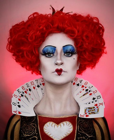 Queen Of Hearts Outfit Ideas, Kelly Mantle, Red Queen Makeup, Queen Of Hearts Outfit, Tammie Brown, Disfarces Halloween, Queen Of Hearts Halloween Costume, Sequin Outfits, Hearts Outfit