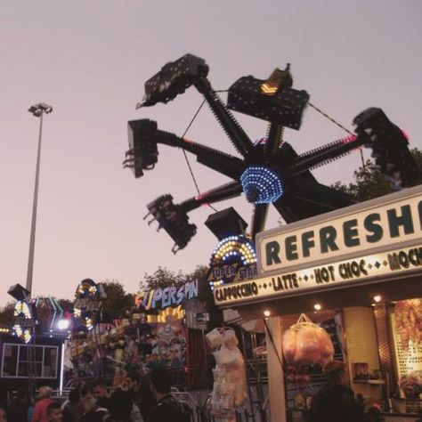 Parc D'attraction, Pink Lady, A Silent Voice, Coney Island, Autumn Aesthetic, Pics Art, Amusement Park, Fall Vibes, Summer Aesthetic