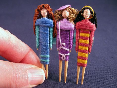 Toothpick dolls Tooth Pick Crafts, Toothpick Crafts, Toothpick Dolls, Tooth Pick, Glue Craft, Worry Dolls, Bendy Doll, Tanah Liat, Clothespin Dolls