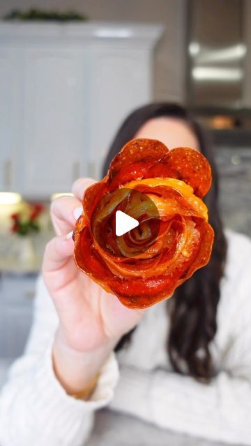 Chef Genevieve, Pizza Roses, Rose Muffins, Pizza Rolls Recipe, Sheet Pizza, Pepperoni Pizza Rolls, Pepperoni Recipes, Valentines Party Food, Pizza Crust Dough