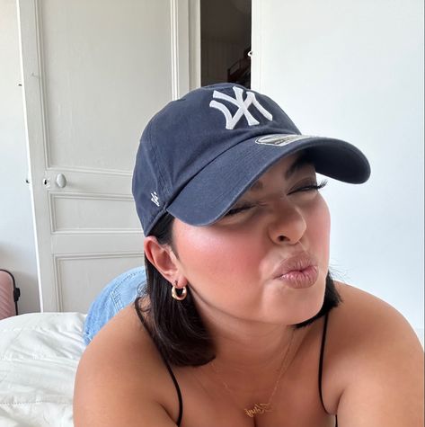 yankees baseball cap, cute short hair, bob hair cut inspo, mini gold hoops, bodysuit, jeans, cute room Shirt Hair Hat, Nyc Baseball Cap Outfit, Ball Cap With Bangs, Hat With Bob Haircut, Short Hair In Hats Baseball, Short Hair Cap Outfit, Bob With Baseball Cap, Short Hair In Hat, Short Hair Ball Cap