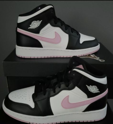 Jordan 1 Pink, 2024 Shoes, Pink Jordans, Air Jordan 1s, Black Jordans, Preppy Shoes, Jordan Shoes Retro, Shoes Retro, Jordan 1s