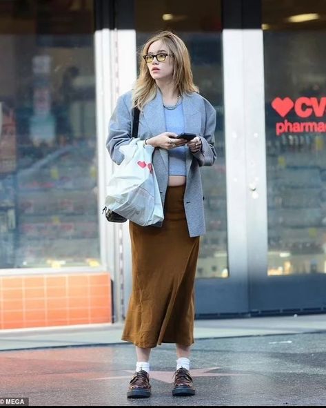 Lila Moss, Pregnancy Bump, Camila Morrone, Pregnancy Style, Suki Waterhouse, With Boyfriend, Eva Green, Pregnancy Outfits, Celebrity Street Style