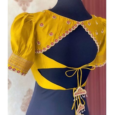 ब्लाउज बैक नेक डिजाइन, Boat Neck Blouse Design, Blouse Designs Catalogue, Backless Blouse Designs, New Saree Blouse Designs, Traditional Blouse Designs, Fashionable Saree Blouse Designs, Blouse Back Neck Designs, Blouse Design Images