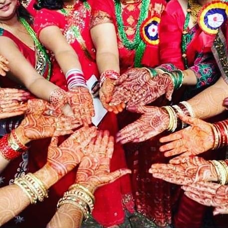 Teej Festival Poses Women, Teej Festival Look, Haryali Teej, Teej Festival, Monsoon Season, Kali Goddess, Goddess Artwork, Hindu Festivals, Friend Poses Photography