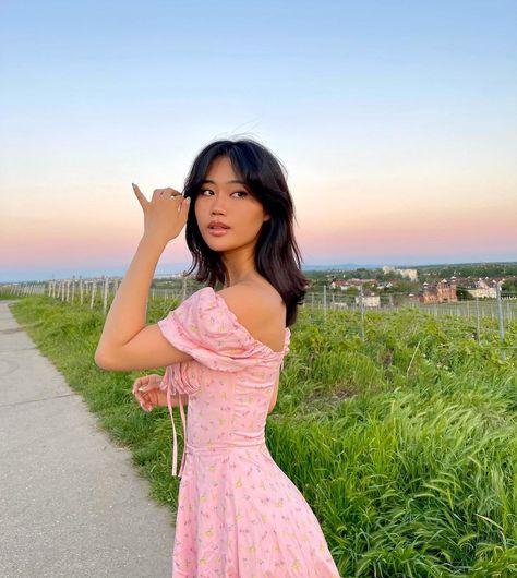 JIHOON KIM (김지훈) 💖 on Instagram: “the sunset was pretty but I think you’re prettier ;)” Jihoon Kim, Black Dress Style, Pics Inspo, Playing With Hair, Dream Girl, Pinterest Fashion, Summer Fits, Cute Poses, Cute Skirts