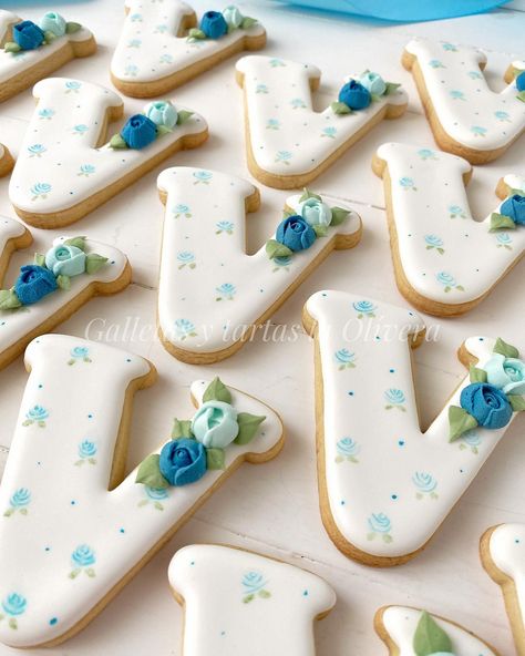 Galletas pintadas a mano... 🩵💙 #lettercookies #detallecomunion #galletasdecomunion #icingflowers #icingcookies #comunion2024 #comunionniña #cookiesdecorating #cookieoftheday #cookiesoftheday #fancycookies #galletasflores #sugarart #cakedesing #cookiedecorating #customcookies #cakebakeoffng #biscoitosdecorados #cookies #fondantcookies #galletasglaseadas #galletasdecoradas decoratedcookies #decoratedsugarcookies #glasa #icingcookies #instacookies #bolachasdecoradas #sugarcookies #gall... Cheaper By The Dozen, 20th Century Studios, Old Money, Money