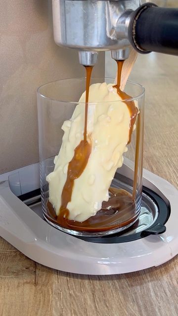 Farhan Maqsood on Instagram: "White chocolate Ice Cream + Espresso 🫶🏼" Espresso And Ice Cream, Ice Cream With Coffee, White Chocolate Ice Cream, Melted Ice Cream, Coffee Ideas, Summer Recipe, Instagram White, Cozy Cafe, Chocolate Ice