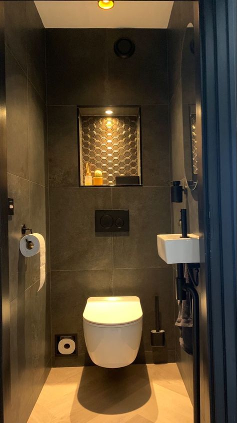 visgraatvloer X2O sanitairwinkel 👏🏼 Hotel Toilet Design, Hotel Chique Toilet, Wc Chic, Powder Bathroom Ideas, Toilet Hotel, Hotel Toilet, Small Toilet Design, Toilet Design Modern, Hanging Toilet