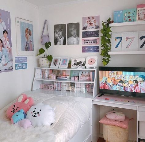 Bt21 Room, New Home Decor Ideas, Chic Home Decor Ideas, Army Room Decor, Army Room, Bts Bt21, New Home Decor, Dekorasi Kamar Tidur, Cute Bedroom Decor