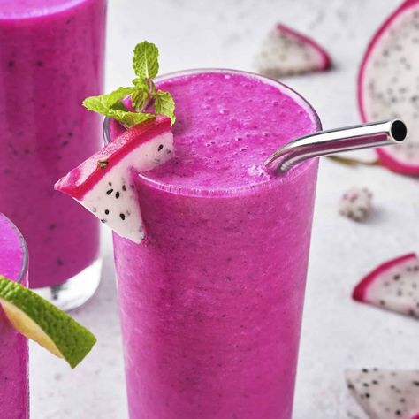 Dragon Fruit Smoothie Recipe, Fruit Smoothie Recipe, Pink Dragon Fruit, Red Dragon Fruit, Macro Recipes, Dragon Fruit Smoothie, Sweet Smoothies, Dinner Meal Prep, Frozen Pineapple