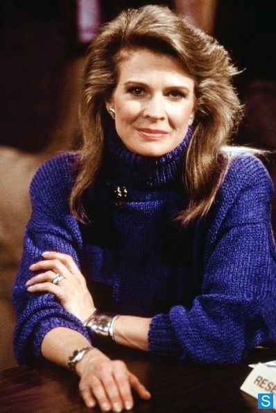 Candice Bergen, "Murphy Brown" (1988-1998) Candace Bergen, 1980s Tv Shows, 80’s Aesthetic, Candice Bergen, Murphy Brown, Brown Style, Old Shows, Celebrity Trends, Beauty Lifestyle